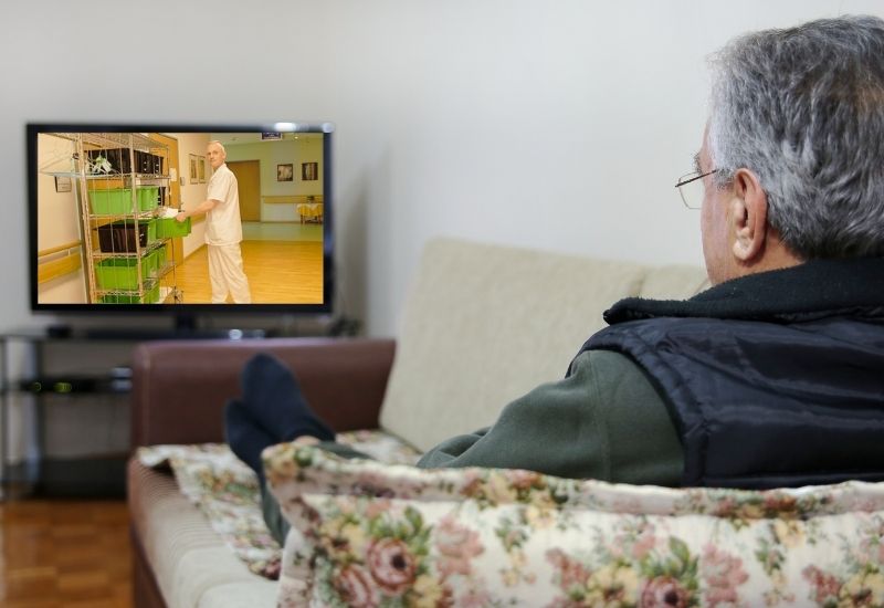 Zuhause im Fernsehen sehen, was bei uns passiert